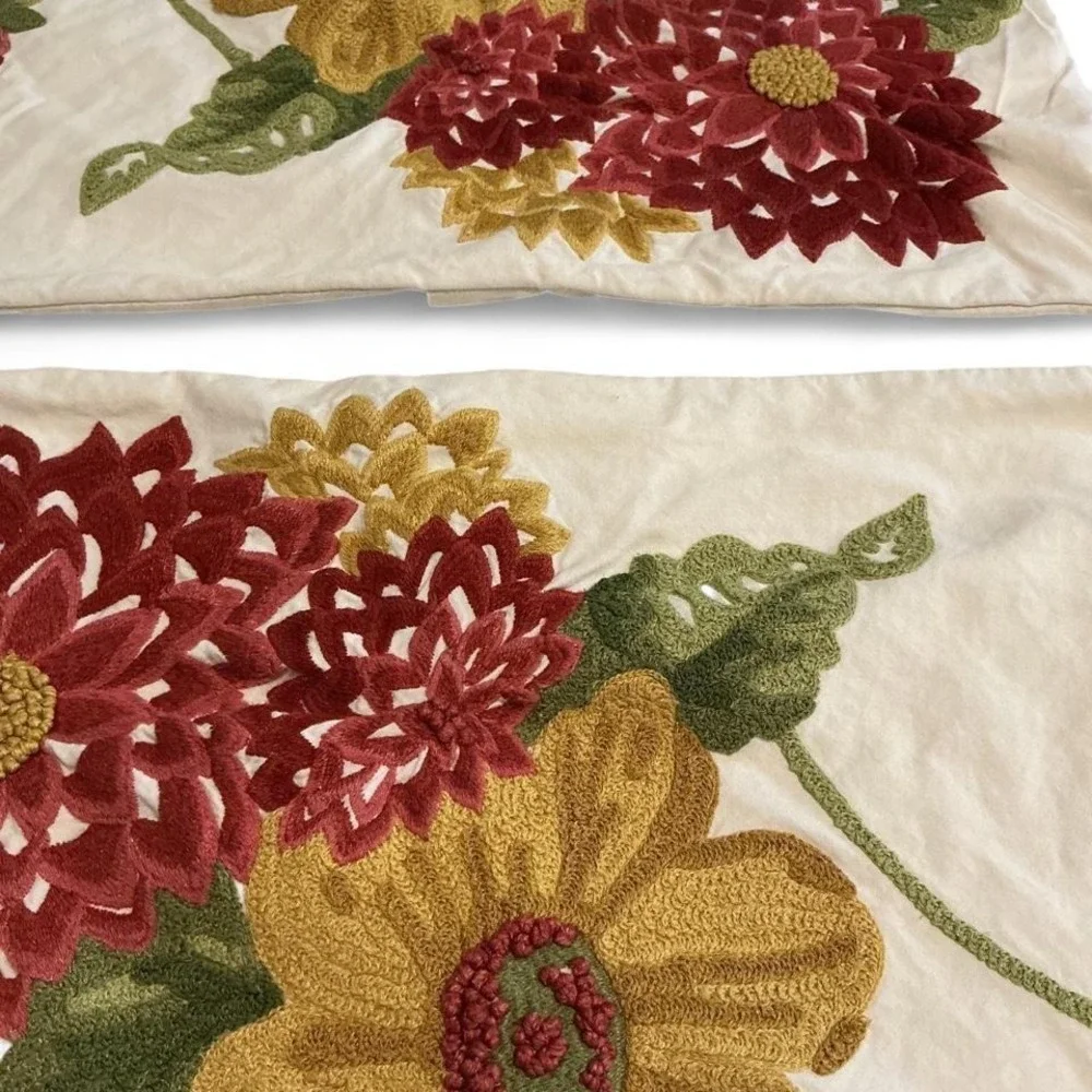 Pottery‎ Barn Floral Crewel Pillow Shams Standard Set of 2 Cream Embroidered